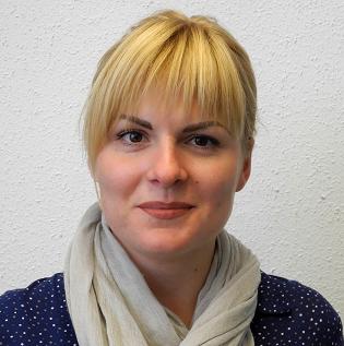 Frau Fokina, Auszubildende beim Hersteller Zahnmatrizen Kateryna Fokina macht eine Ausbildung zur Kauffrau für Büromanagement bei der Dr. Walser Dental